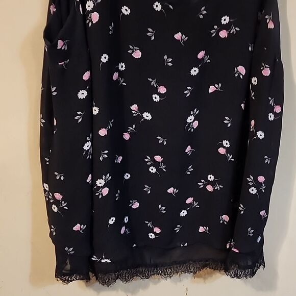 Torrid top size 2 - Picture 2 of 5